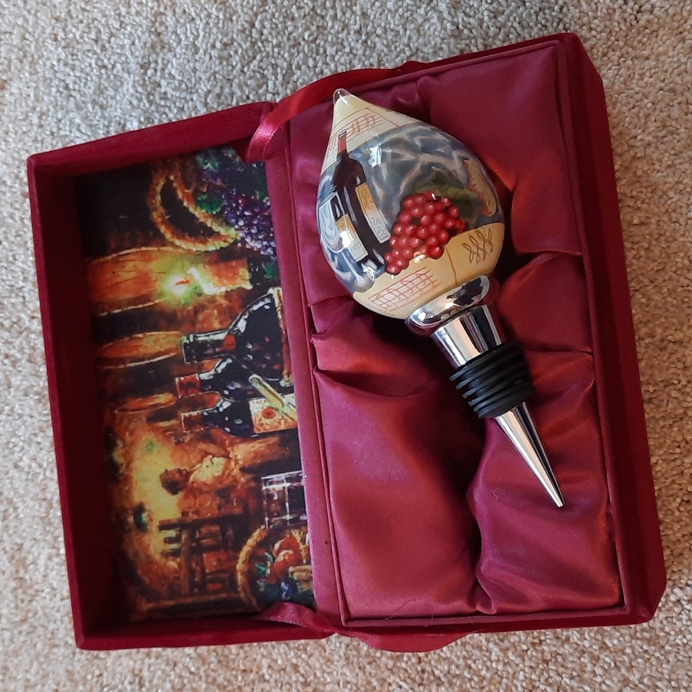 LIKE NEW.  Ne'Qwa Art Wine Bottle Stopper